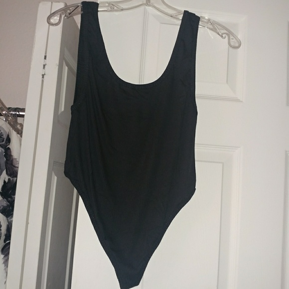 $50 5⭐ black classic ribbed thong bodysuit - Picture 4 of 8